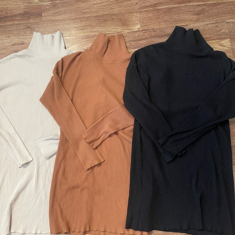 Women's Ribbed Turtleneck Sweater - Rust